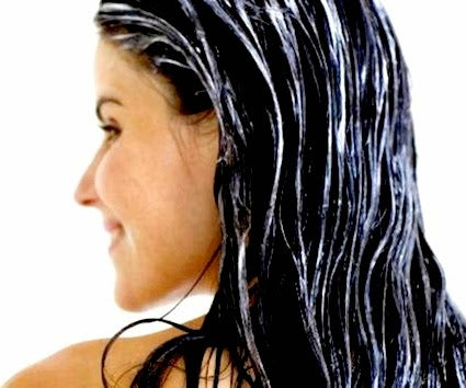 Máscara caseira para o cabelo com frutas e óleos essenciais